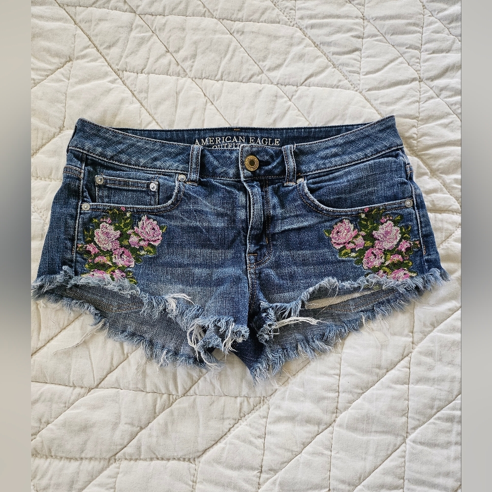 American Eagle Outfitters - Rose Embroidered/Distressed Shorts- Size 6